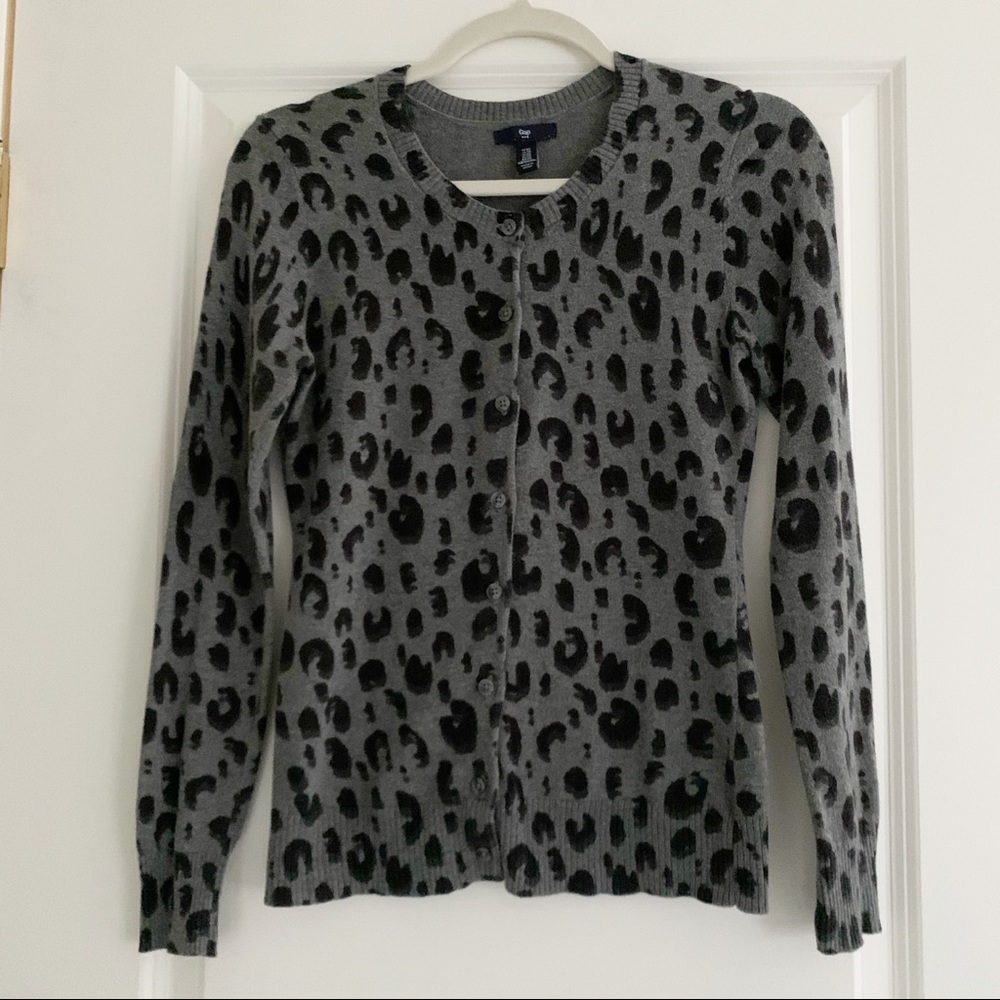 GAP Cheetah Animal Print Cardigan XS Gray Fitted